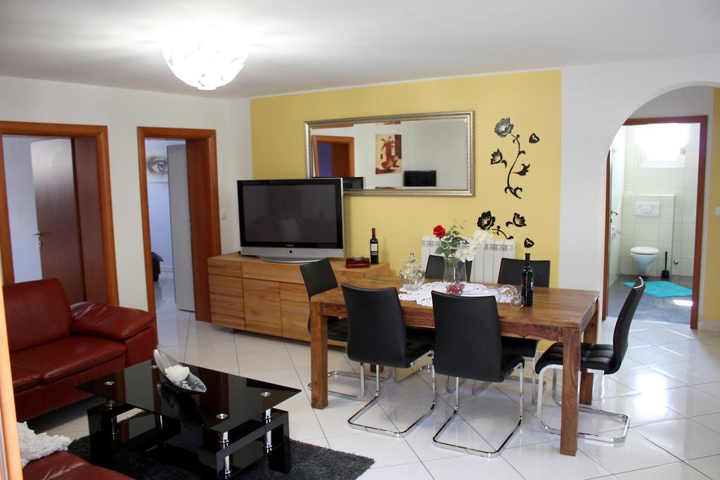 אומאג Apartments Villa Lili חדר תמונה